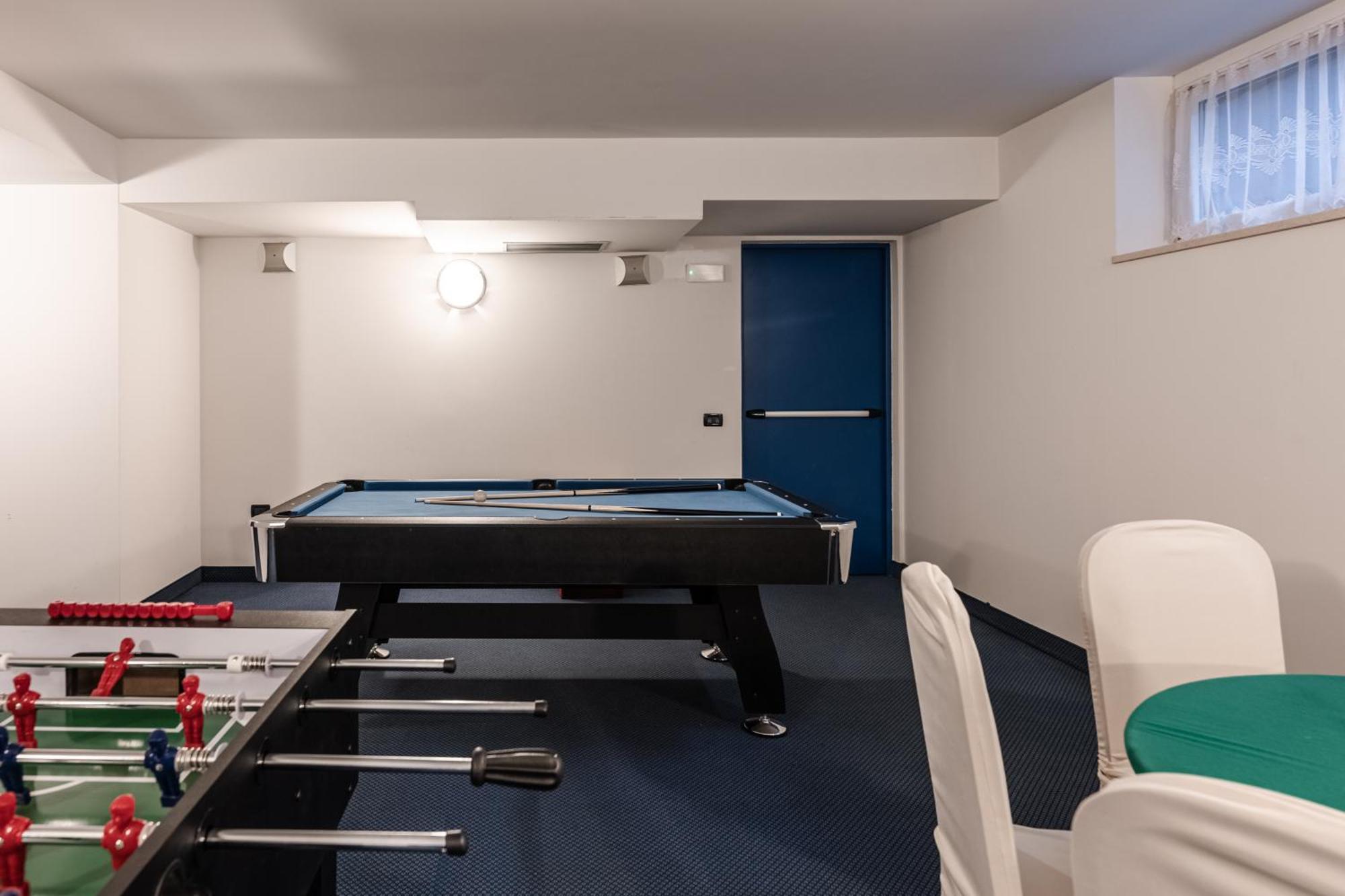 Hotel Garni Meledrio Димаро Екстериор снимка